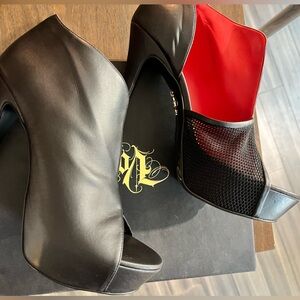 Kat Von D “Echo” Black and Red Peep-Toe Heels Vegan Leather